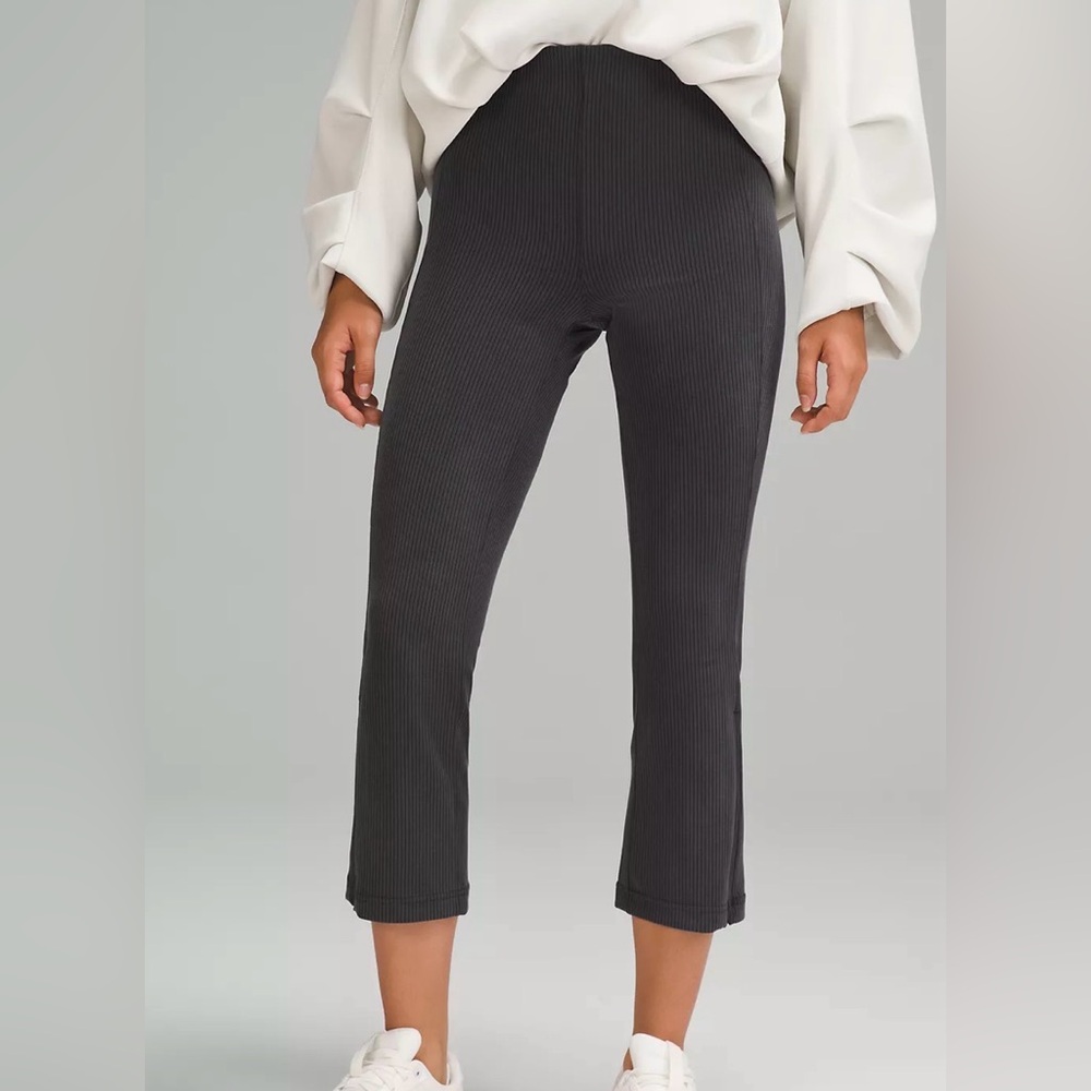 (P2) NWT Lululemon soft stream Sz 6 Cropped Ribbed pants - black